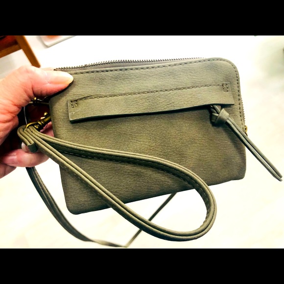 Universal Thread Handbags - NWT Universal Thread Olive Colored Purse, Multiple Compartments. Removable Strap